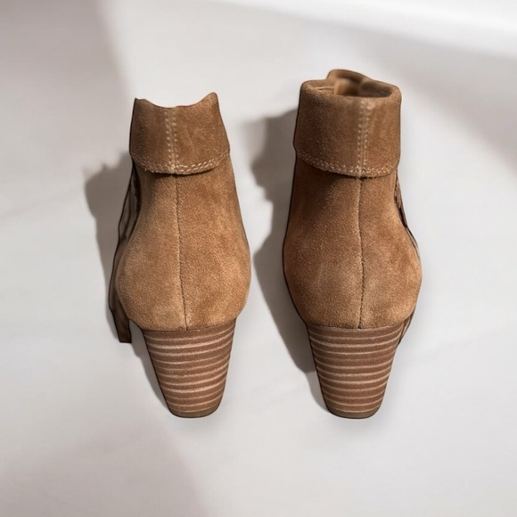 🌻NEW w/box Lucky Brand Zakina Oiled Suede Tan Fringe Detailed Booties Size 9.5 - Picture 2 of 12